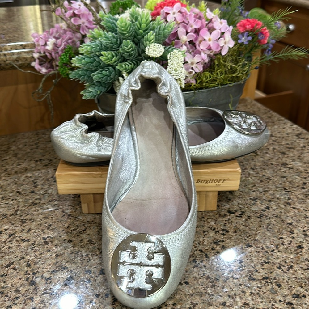 Tory Burch Silver metallic ballet flats size 7 1/2